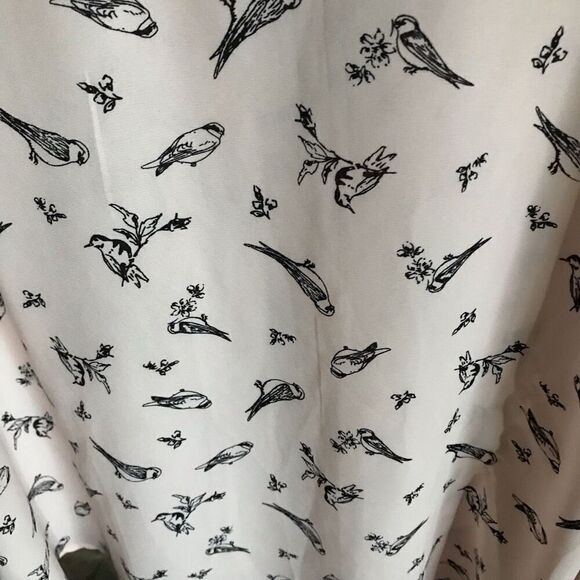 Torrid Short sleeve pink top blouse paper bird print Size 1 = 1X ties in back - Picture 3 of 6